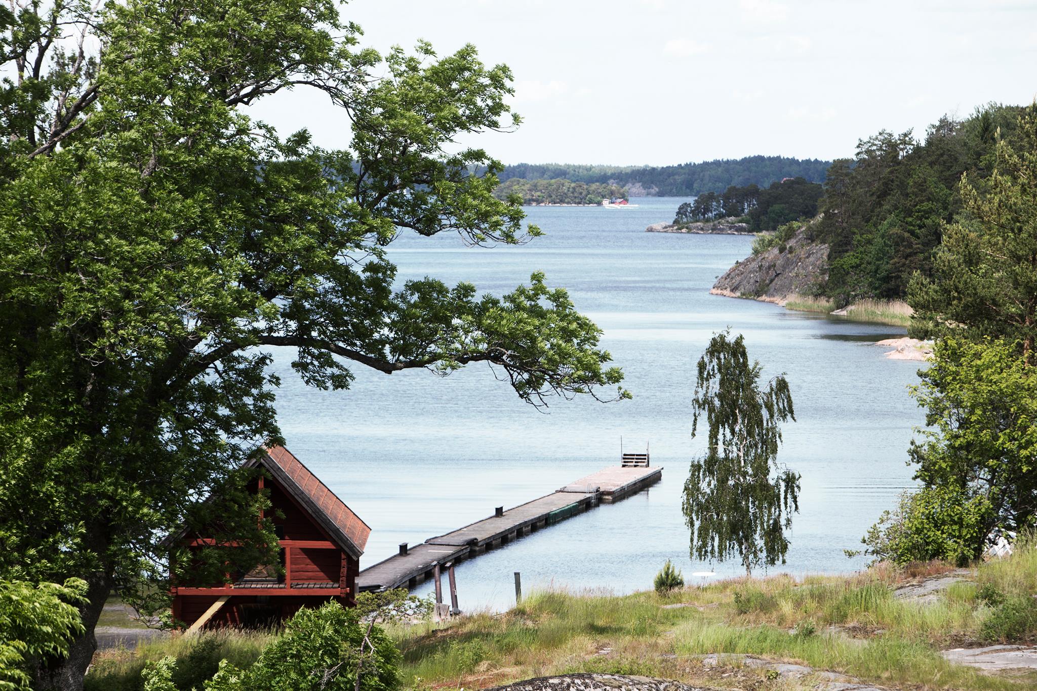 Vy över viken på Skeviks Gård