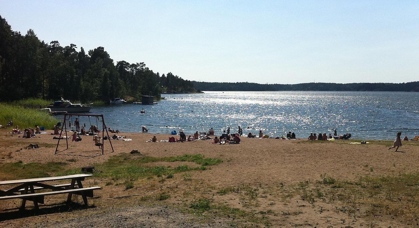 solig badplats och strand Grills badplats