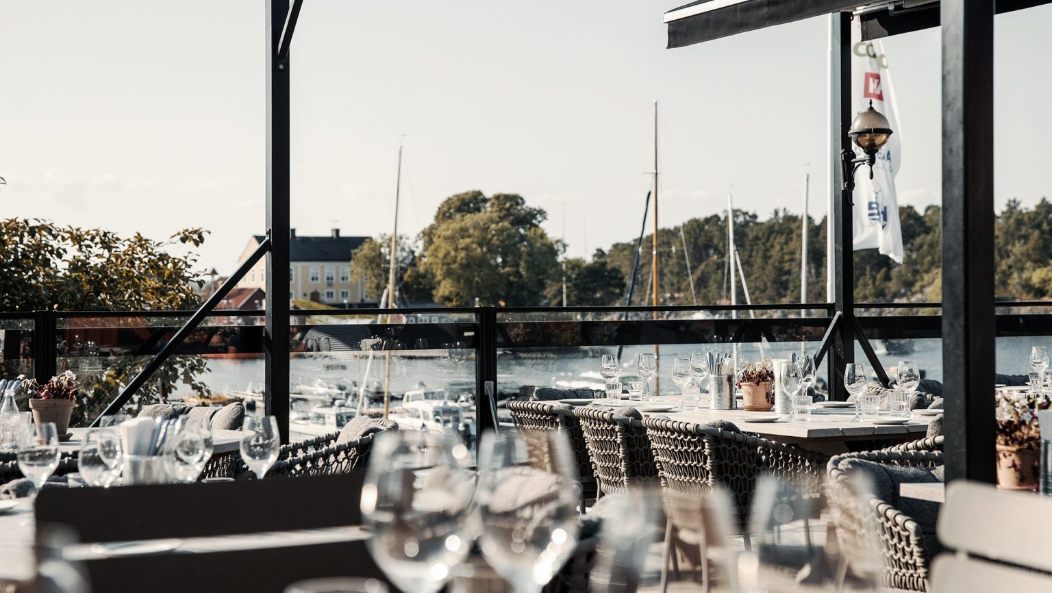 restaurang utomhus med havsutsikt