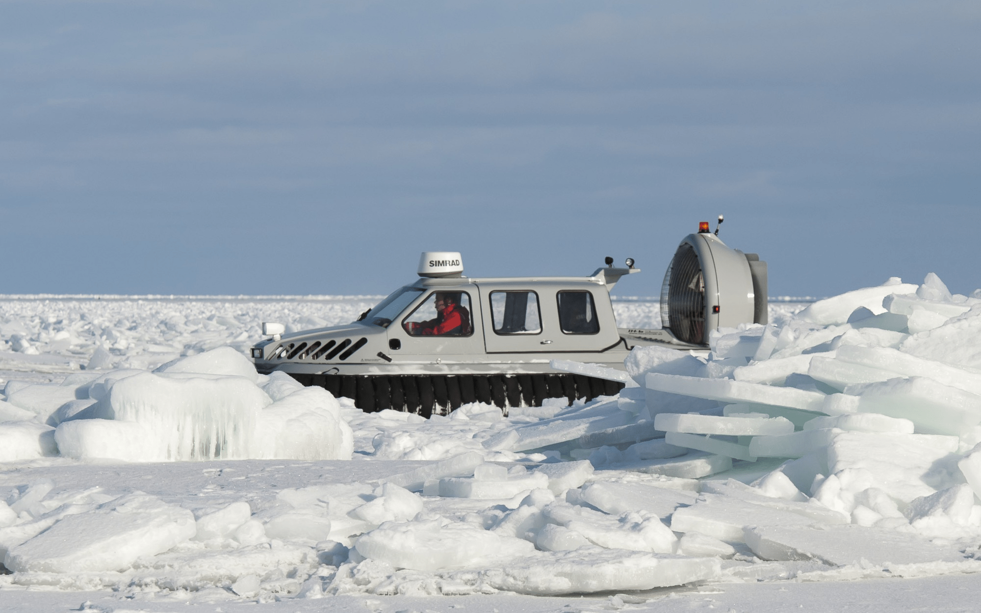 svävare och mycket is