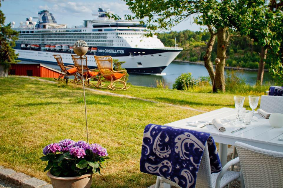 sjöutsikt från restaurang
